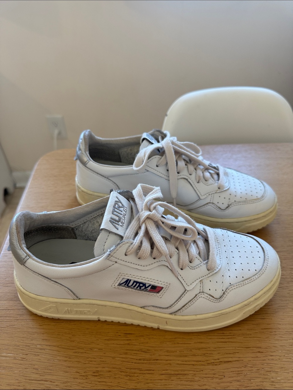 Autry Medalist Women’s White Low-Top Leather Sneakers EU 40, US 9 w